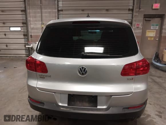 ✅ 2018 Volkswagen Tiguan • VIN: WVGAV7AXXJK002270 • Лот: 41724143. Опубликован ранее на IAAI с пробегом 124 081 миль. Бесплатный доступ к архиву аукционных продаж из США и подробный отчёт об истории автомобиля на DreamBid. Изображение 17.