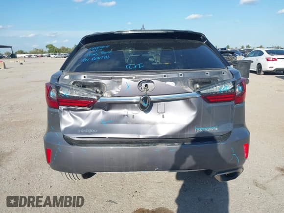 ✅ 2018 Lexus RX 350 • VIN: 2T2ZZMCA0JC102006 • Лот: 43272908. Опубликован ранее на IAAI с пробегом 105 399 миль. Бесплатный доступ к архиву аукционных продаж из США и подробный отчёт об истории автомобиля на DreamBid. Изображение 17.