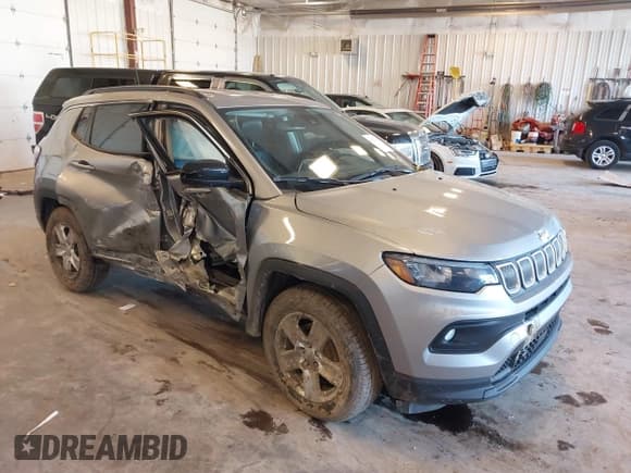 ✅ 2022 Jeep Compass Latitude • VIN: 3C4NJCBB3NT145854 • Lot: 43549910. Wystawiony na IAAI z przebiegiem 55 208 mil. Bezpłatny archiwum sprzedaży aukcyjnych z USA i szczegółowy raport historii pojazdu na DreamBid. Zdjęcie 1.