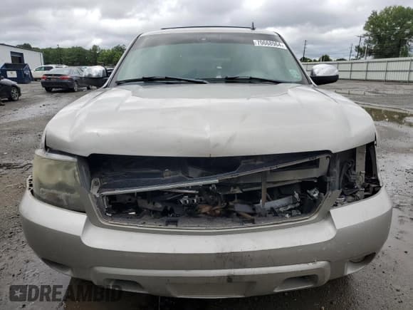 ✅ 2008 Chevrolet Suburban LTZ • VIN: 3GNFK16398G150750 • Lot: 70668964. Wystawiony na Copart z przebiegiem 281 440 mil. Bezpłatny archiwum sprzedaży aukcyjnych z USA i szczegółowy raport historii pojazdu na DreamBid. Zdjęcie 5.