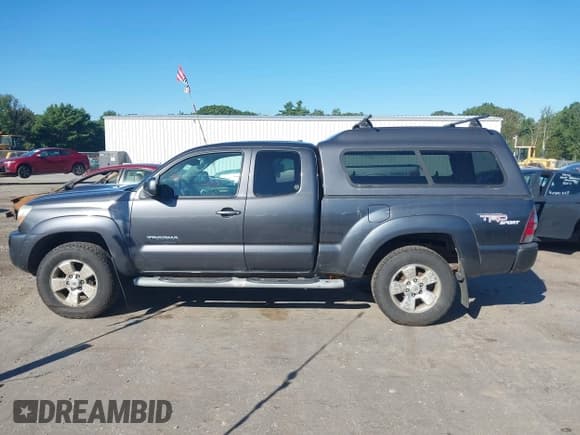 ✅ 2010 Toyota Tacoma • VIN: 5TEUU4EN1AZ712164 • Lot: 43108565. Listed on IAAI with 224,572 mi. Free auction sales archive from the USA and detailed vehicle history report at DreamBid. Image 14.