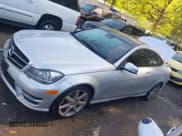 ✅ 2015 Mercedes-Benz C 250 • VIN: WDDGJ4HB1FG372798 • Lot: 41968536. Wystawiony na IAAI z przebiegiem 56 007 mil. Bezpłatny archiwum sprzedaży aukcyjnych z USA i szczegółowy raport historii pojazdu na DreamBid. Zdjęcie 14.