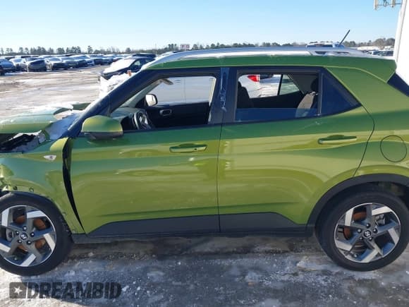 ✅ 2024 Hyundai Venue SEL • VIN: KMHRC8A37RU338485 • Lot: 41271559. Listed on IAAI with 18,665 mi. Free auction sales archive from the USA and detailed vehicle history report at DreamBid. Image 14.