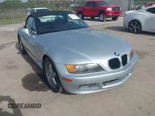 1996 BMW 3 Series Z3 1.9 z VIN 4USCH7326TLB69676, wystawiony jako IAAI lot #42169380 z przebiegiem 152 524 mil mil oraz . Historia ofert i sprzedaży dostępna na DreamBid. Obrazek 1.