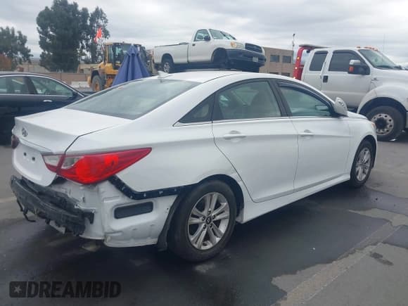 ✅ 2014 Hyundai Sonata GLS • VIN: 5NPEB4AC5EH903657 • Lot: 43695438. Listed on IAAI with 165,708 mi. Free auction sales archive from the USA and detailed vehicle history report at DreamBid. Image 4.