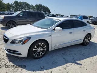 ✅ 2017 Buick LaCrosse Essence • VIN: 1G4ZP5SS9HU133466 • Lot: 71551485. Wystawiony na Copart z przebiegiem 135 048 mil. Bezpłatny archiwum sprzedaży aukcyjnych z USA i szczegółowy raport historii pojazdu na DreamBid. Zdjęcie 1.