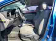 2017 Hyundai Elantra SE z VIN 5NPD74LF1HH191771, wystawiony jako Copart lot #82762305 z przebiegiem 137 493 mil mil oraz Czysty tytuł • Clean title. Historia ofert i sprzedaży dostępna na DreamBid. Obrazek 7.