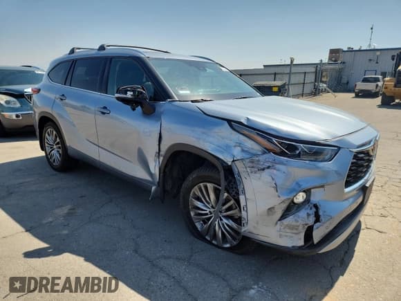 ✅ 2021 Toyota Highlander Platinum • VIN: 5TDFZRAHXMS073470 • Lot: 81694275. Listed on Copart with 72,384 mi. Free auction sales archive from the USA and detailed vehicle history report at DreamBid. Image 4.