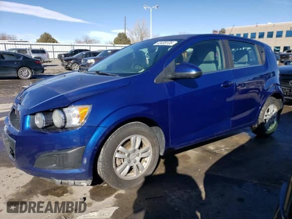 2013 Chevrolet Sonic LT с VIN 1G1JD6SH1D4213156, выставлен на аукционе Copart как лот 43438135 с пробегом 86 625 миль миль и Списание • Salvage title. История ставок и продаж доступна на DreamBid. Изображение 1.