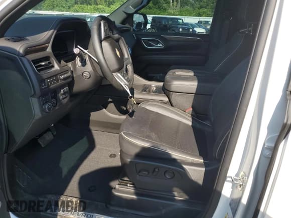 ✅ 2023 Chevrolet Suburban Premier • VIN: 1GNSKFKDXPR257914 • Lot: 67831834. Wystawiony na Copart z przebiegiem 23 344 mil. Bezpłatny archiwum sprzedaży aukcyjnych z USA i szczegółowy raport historii pojazdu na DreamBid. Zdjęcie 7.