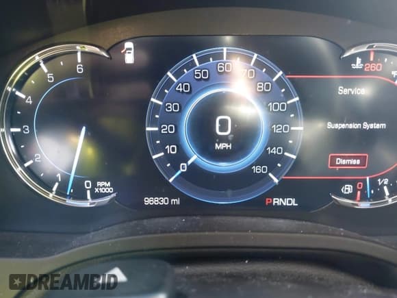 ✅ 2019 Cadillac Escalade ESV Luxury • VIN: 1GYS3HKJ8KR379147 • Lot: 41174769. Wystawiony na IAAI z przebiegiem 96 830 mil. Bezpłatny archiwum sprzedaży aukcyjnych z USA i szczegółowy raport historii pojazdu na DreamBid. Zdjęcie 7.