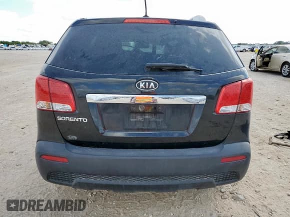 ✅ 2013 Kia Sorento LX • VIN: 5XYKT4A29DG348533 • Lot: 82041505. Listed on Copart with 275,509 mi. Free auction sales archive from the USA and detailed vehicle history report at DreamBid. Image 6.