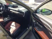 ✅ 2023 Mazda CX-50 Meridian Edition • VIN: 7MMVABXYXPN138619 • Lot: 42569644. Wystawiony na IAAI z przebiegiem 25 690 mil. Bezpłatny archiwum sprzedaży aukcyjnych z USA i szczegółowy raport historii pojazdu na DreamBid. Zdjęcie 5.