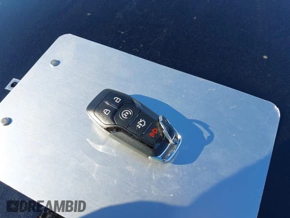 ✅ 2013 Lincoln MKZ Hybrid • VIN: 3LN6L2LU8DR816872 • Lot: 43472136. Wystawiony na IAAI z przebiegiem 63 839 mil. Bezpłatny archiwum sprzedaży aukcyjnych z USA i szczegółowy raport historii pojazdu na DreamBid. Zdjęcie 11.