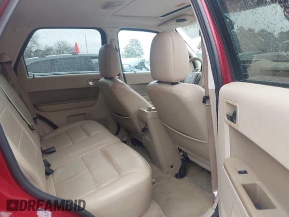 ✅ 2011 Ford Escape Limited • VIN: 1FMCU0E71BKB39130 • Lot: 41283026. Wystawiony na IAAI z przebiegiem 221 317 mil. Bezpłatny archiwum sprzedaży aukcyjnych z USA i szczegółowy raport historii pojazdu na DreamBid. Zdjęcie 8.