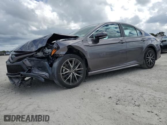 ✅ 2024 Toyota Camry SE Nightshade • VIN: 4T1G11AK2RU872697 • Lot: 87486615. Listed on Copart with 64,717 mi. Free auction sales archive from the USA and detailed vehicle history report at DreamBid. Image 1.