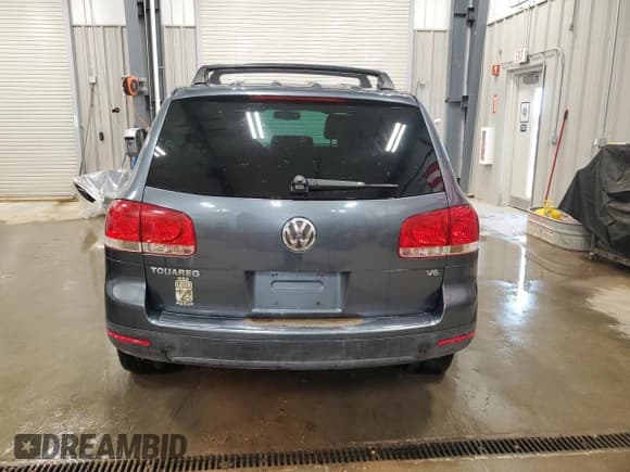 ✅ 2004 Volkswagen Touareg • VIN: WVGBC67LX4D003386 • Lot: 62367235. Wystawiony na Copart z przebiegiem Nie podano. Bezpłatny archiwum sprzedaży aukcyjnych z USA i szczegółowy raport historii pojazdu na DreamBid. Zdjęcie 6.