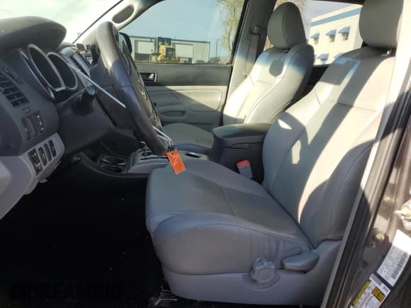 ✅ 2015 Toyota Tacoma • VIN: 3TMLU4EN3FM165978 • Lot: 49920255. Wystawiony na Copart z przebiegiem 134 974 mil. Bezpłatny archiwum sprzedaży aukcyjnych z USA i szczegółowy raport historii pojazdu na DreamBid. Zdjęcie 7.