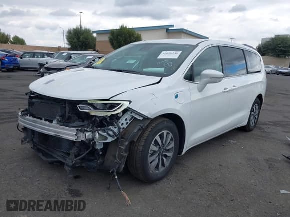 ✅ 2022 Chrysler Pacifica Hybrid Touring L • VIN: 2C4RC1L78NR122793 • Lot: 43696246. Listed on IAAI with 70,045 mi. Free auction sales archive from the USA and detailed vehicle history report at DreamBid. Image 2.