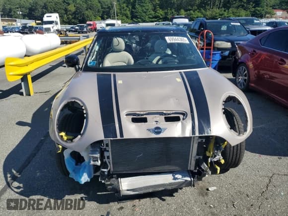 ✅ 2022 MINI Clubman Cooper S • VIN: WMWXJ1C00N2S10815 • Лот: 69944365. Опубликован ранее на Copart с пробегом 34 465 миль. Бесплатный доступ к архиву аукционных продаж из США и подробный отчёт об истории автомобиля на DreamBid. Изображение 5.