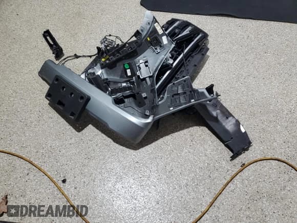 ✅ 2025 GMC Acadia AWD Elevation • VIN: 1GKENNRS3SJ185414 • Lot: 85003875. Wystawiony na Copart z przebiegiem Nie podano. Bezpłatny archiwum sprzedaży aukcyjnych z USA i szczegółowy raport historii pojazdu na DreamBid. Zdjęcie 13.