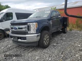 ✅ 2019 Ford F-250 XL • VIN: 1FT7X2BT1KEE95571 • Lot: 62677135. Listed on Copart with 136,344 mi. Free auction sales archive from the USA and detailed vehicle history report at DreamBid. Image 1.