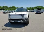 ✅ 2024 Rivian R1S Adventure • VIN: 7PDSGABA7RN040780 • Lot: 63705184. Wystawiony na Copart z przebiegiem 1 053 mil. Bezpłatny archiwum sprzedaży aukcyjnych z USA i szczegółowy raport historii pojazdu na DreamBid. Zdjęcie 11.