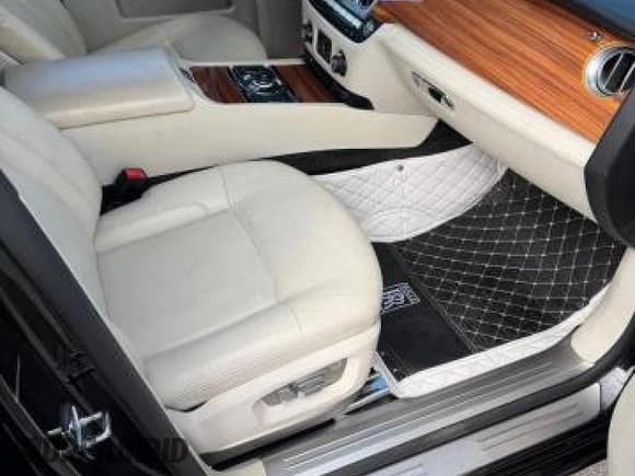 ✅ 2010 Rolls-Royce Ghost • VIN: SCA664S59AUX48840 • Lot: 89877205. Wystawiony na Copart z przebiegiem 90 066 mil. Bezpłatny archiwum sprzedaży aukcyjnych z USA i szczegółowy raport historii pojazdu na DreamBid. Zdjęcie 5.