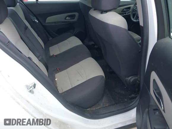 ✅ 2014 Chevrolet Cruze LS • VIN: 1G1PA5SG0E7189811 • Lot: 43023493. Wystawiony na IAAI z przebiegiem 152 958 mil. Bezpłatny archiwum sprzedaży aukcyjnych z USA i szczegółowy raport historii pojazdu na DreamBid. Zdjęcie 8.