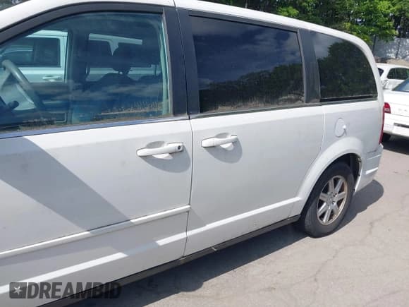 ✅ 2010 Chrysler Town & Country LX • VIN: 2A4RR2D17AR405642 • Lot: 42264125. Wystawiony na IAAI z przebiegiem 136 081 mil. Bezpłatny archiwum sprzedaży aukcyjnych z USA i szczegółowy raport historii pojazdu na DreamBid. Zdjęcie 15.