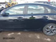 ✅ 2021 Kia Forte LXS • VIN: 3KPF24AD2ME325324 • Lot: 43301502. Wystawiony na IAAI z przebiegiem 130 022 mil. Bezpłatny archiwum sprzedaży aukcyjnych z USA i szczegółowy raport historii pojazdu na DreamBid. Zdjęcie 15.