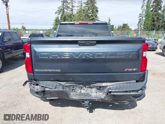✅ 2019 Chevrolet Silverado 1500 RST • VIN: 1GCRYEED3KZ301952 • Lot: 42322142. Wystawiony na IAAI z przebiegiem 105 588 mil. Bezpłatny archiwum sprzedaży aukcyjnych z USA i szczegółowy raport historii pojazdu na DreamBid. Zdjęcie 16.