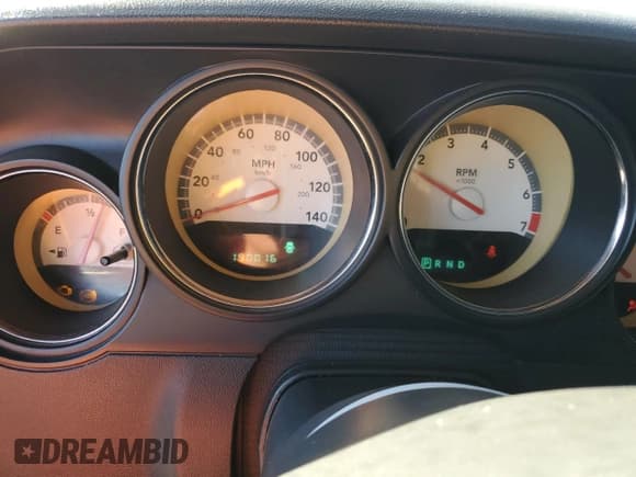 ✅ 2010 Dodge Challenger SE • VIN: 2B3CJ4DV1AH103496 • Lot: 87010934. Wystawiony na Copart z przebiegiem 190 016 mil. Bezpłatny archiwum sprzedaży aukcyjnych z USA i szczegółowy raport historii pojazdu na DreamBid. Zdjęcie 9.