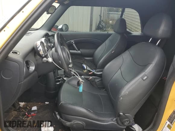 ✅ 2007 MINI Convertible • VIN: WMWRF33507TG17373 • Lot: 52818825. Wystawiony na Copart z przebiegiem 207 096 mil. Bezpłatny archiwum sprzedaży aukcyjnych z USA i szczegółowy raport historii pojazdu na DreamBid. Zdjęcie 7.