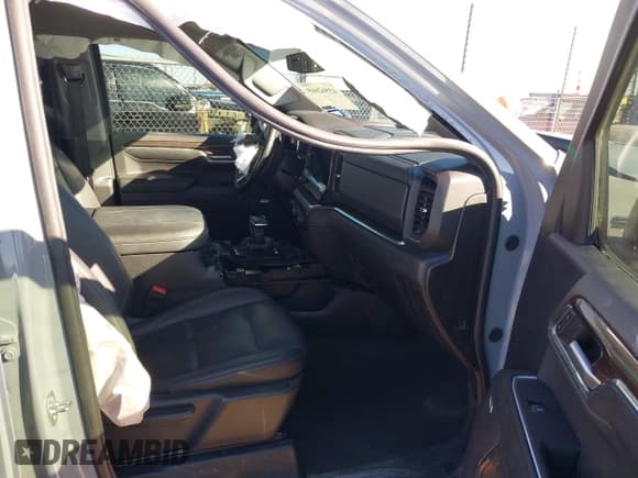 ✅ 2024 Chevrolet Silverado 1500 • VIN: 1GCPADE80RZ216828 • Lot: 43562665. Listed on IAAI with 42,479 mi. Free auction sales archive from the USA and detailed vehicle history report at DreamBid. Image 5.