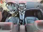 2014 Chevrolet Cruze 2LT z VIN 1G1PE5SB6E7410126, wystawiony jako Copart lot #84961955 z przebiegiem 134 704 mil mil oraz Szkoda całkowita • Salvage title. Historia ofert i sprzedaży dostępna na DreamBid. Obrazek 8.