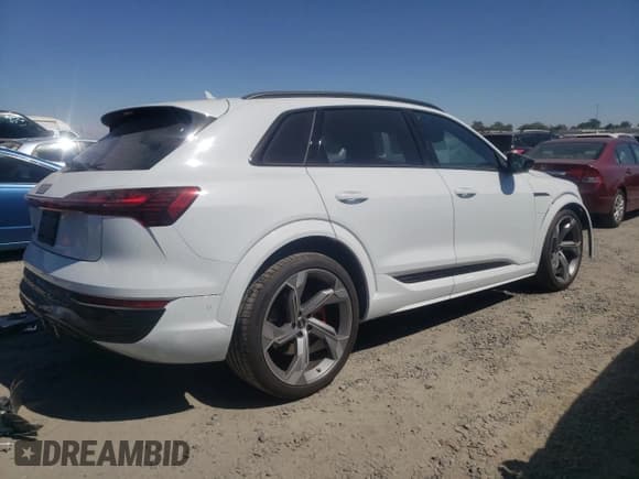 ✅ 2024 Audi SQ8 E-Tron • VIN: WA16CBGE7RB039484 • Lot: 64519814. Listed on Copart with 4,752 mi. Free auction sales archive from the USA and detailed vehicle history report at DreamBid. Image 3.