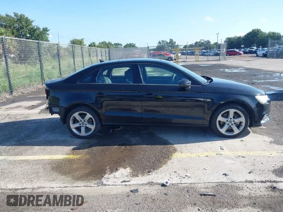 ✅ 2017 Audi A3 Premium • VIN: WAUAUGFF6H1044312 • Лот: 42733096. Опубликован ранее на IAAI с пробегом 102 544 миль. Бесплатный доступ к архиву аукционных продаж из США и подробный отчёт об истории автомобиля на DreamBid. Изображение 13.