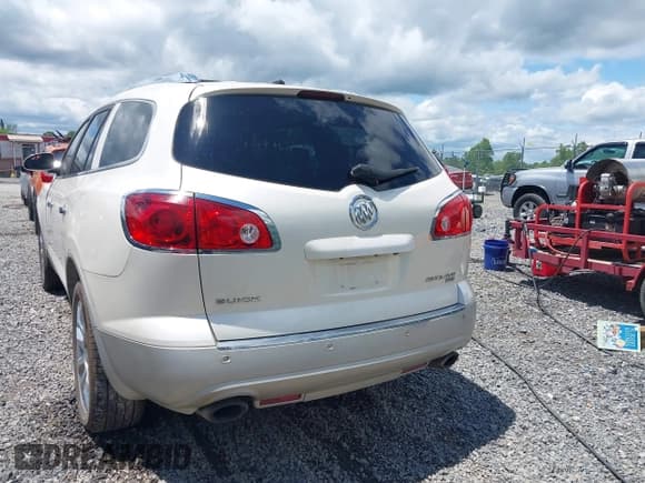 ✅ 2010 Buick Enclave CXL • VIN: 5GALVCEDXAJ228628 • Lot: 42332791. Wystawiony na IAAI z przebiegiem 138 955 mil. Bezpłatny archiwum sprzedaży aukcyjnych z USA i szczegółowy raport historii pojazdu na DreamBid. Zdjęcie 6.