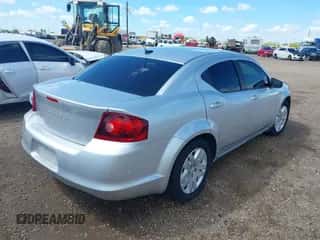 2012 Dodge Avenger SE z VIN 1C3CDZAB4CN143843, wystawiony jako IAAI lot #43259782 z przebiegiem 56 461 mil mil oraz . Historia ofert i sprzedaży dostępna na DreamBid. Obrazek 4.