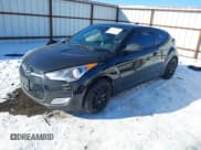 ✅ 2017 Hyundai Veloster • VIN: KMHTC6AD6HU323512 • Lot: 41572208. Wystawiony na IAAI z przebiegiem 92 086 mil. Bezpłatny archiwum sprzedaży aukcyjnych z USA i szczegółowy raport historii pojazdu na DreamBid. Zdjęcie 2.