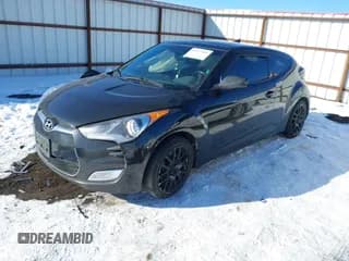 ✅ 2017 Hyundai Veloster • VIN: KMHTC6AD6HU323512 • Lot: 41572208. Wystawiony na IAAI z przebiegiem 92 086 mil. Bezpłatny archiwum sprzedaży aukcyjnych z USA i szczegółowy raport historii pojazdu na DreamBid. Zdjęcie 2.