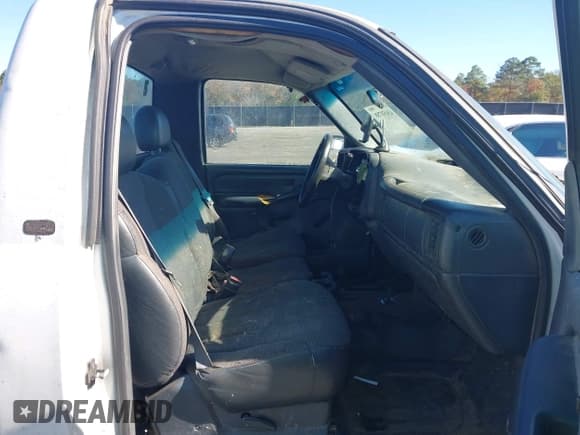 ✅ 2001 Chevrolet Silverado 1500 • VIN: 1GCEK14WX1Z158914 • Lot: 43658788. Wystawiony na IAAI z przebiegiem Nie podano. Bezpłatny archiwum sprzedaży aukcyjnych z USA i szczegółowy raport historii pojazdu na DreamBid. Zdjęcie 5.