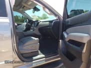 ✅ 2020 Chevrolet Tahoe LT • VIN: 1GNSCBKC3LR204995 • Lot: 42292566. Wystawiony na IAAI z przebiegiem 64 874 mil. Bezpłatny archiwum sprzedaży aukcyjnych z USA i szczegółowy raport historii pojazdu na DreamBid. Zdjęcie 5.