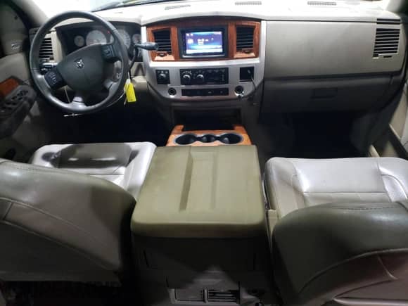 2007 Dodge 3500 Laramie with VIN 3D7MX39A67G801022, listed as a Copart auction lot 43378065 with 232,050 mi miles and Salvage title. Bid and sale history available at DreamBid. Image 8.