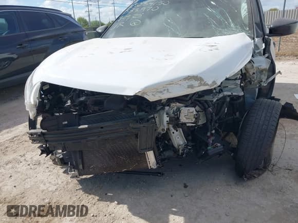 ✅ 2019 Nissan Kicks SV • VIN: 3N1CP5CU6KL533970 • Lot: 43368728. Wystawiony na IAAI z przebiegiem 76 115 mil. Bezpłatny archiwum sprzedaży aukcyjnych z USA i szczegółowy raport historii pojazdu na DreamBid. Zdjęcie 6.