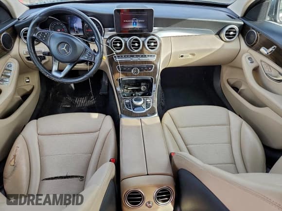 ✅ 2018 Mercedes-Benz C 300 • VIN: 55SWF4JB0JU268368 • Lot: 94167905. Wystawiony na Copart z przebiegiem 139 350 mil. Bezpłatny archiwum sprzedaży aukcyjnych z USA i szczegółowy raport historii pojazdu na DreamBid. Zdjęcie 8.