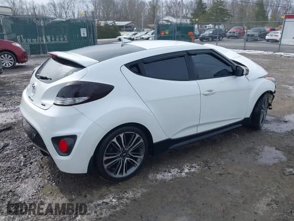 ✅ 2016 Hyundai Veloster Turbo • VIN: KMHTC6AE6GU275727 • Lot: 41743920. Wystawiony na IAAI z przebiegiem 94 893 mil. Bezpłatny archiwum sprzedaży aukcyjnych z USA i szczegółowy raport historii pojazdu na DreamBid. Zdjęcie 4.