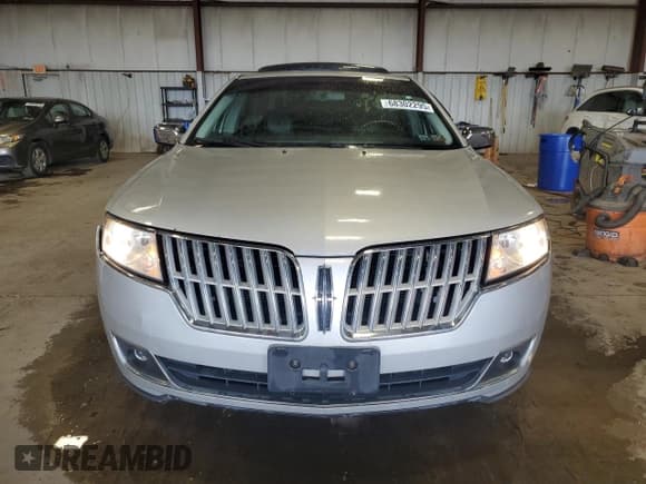 ✅ 2010 Lincoln MKZ • VIN: 3LNHL2JC1AR652797 • Lot: 68302295. Wystawiony na Copart z przebiegiem 137 181 mil. Bezpłatny archiwum sprzedaży aukcyjnych z USA i szczegółowy raport historii pojazdu na DreamBid. Zdjęcie 5.