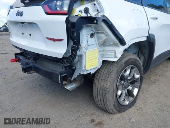 ✅ 2019 Jeep Cherokee Trailhawk • VIN: 1C4PJMBX5KD216306 • Lot: 43300199. Listed on IAAI with 103,599 mi. Free auction sales archive from the USA and detailed vehicle history report at DreamBid. Image 6.